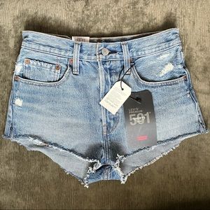 Brand new Levi’s 501 denim shorts - size 26